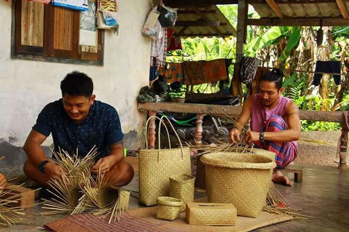 Manufacture of our Wanthai-basketry in Thailand